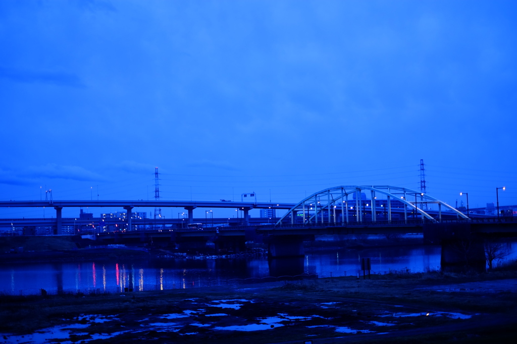 早朝の荒川