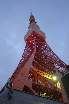 東京タワーの真下から