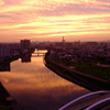 夕焼けと川