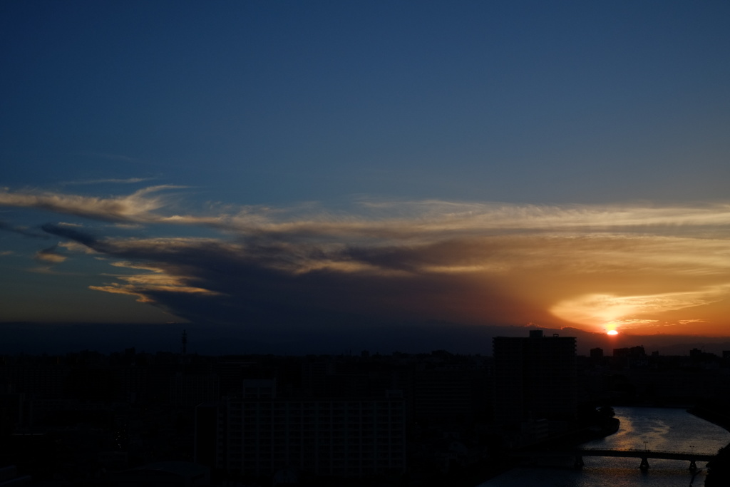 雲に沈む