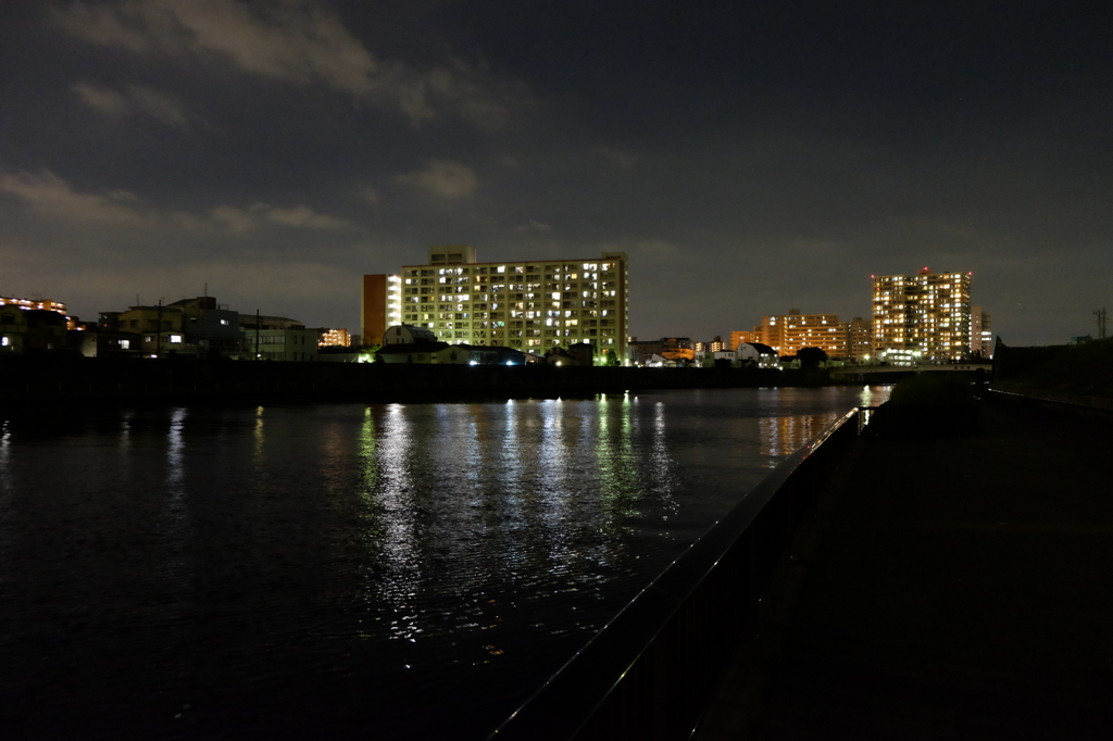夜の隅田川