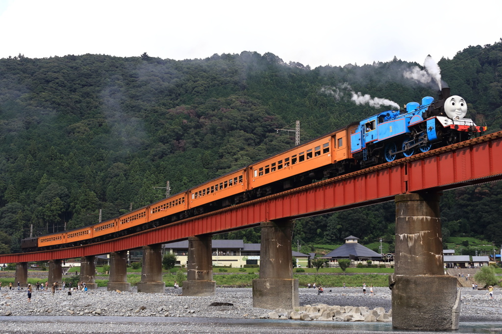 トーマス