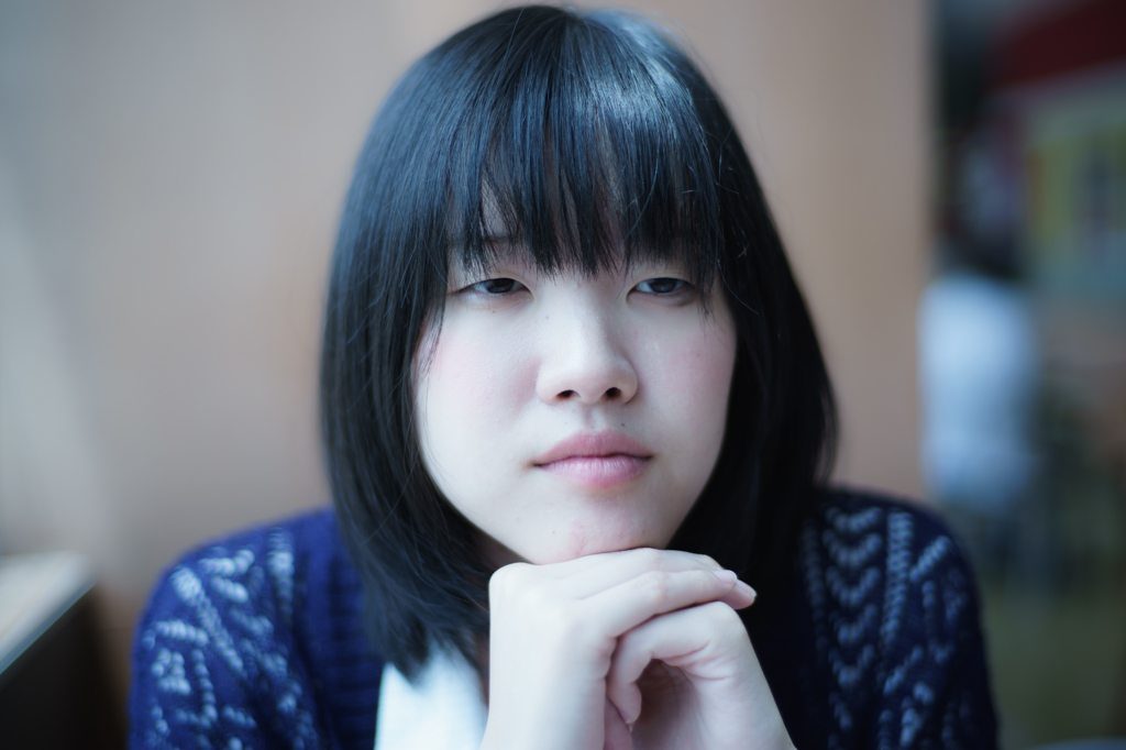 無表情。