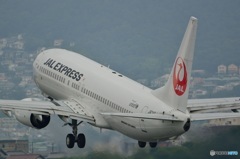 ７３７
