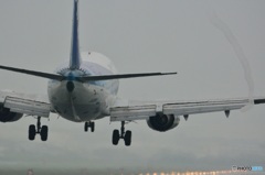 ７３７