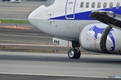 ７３７