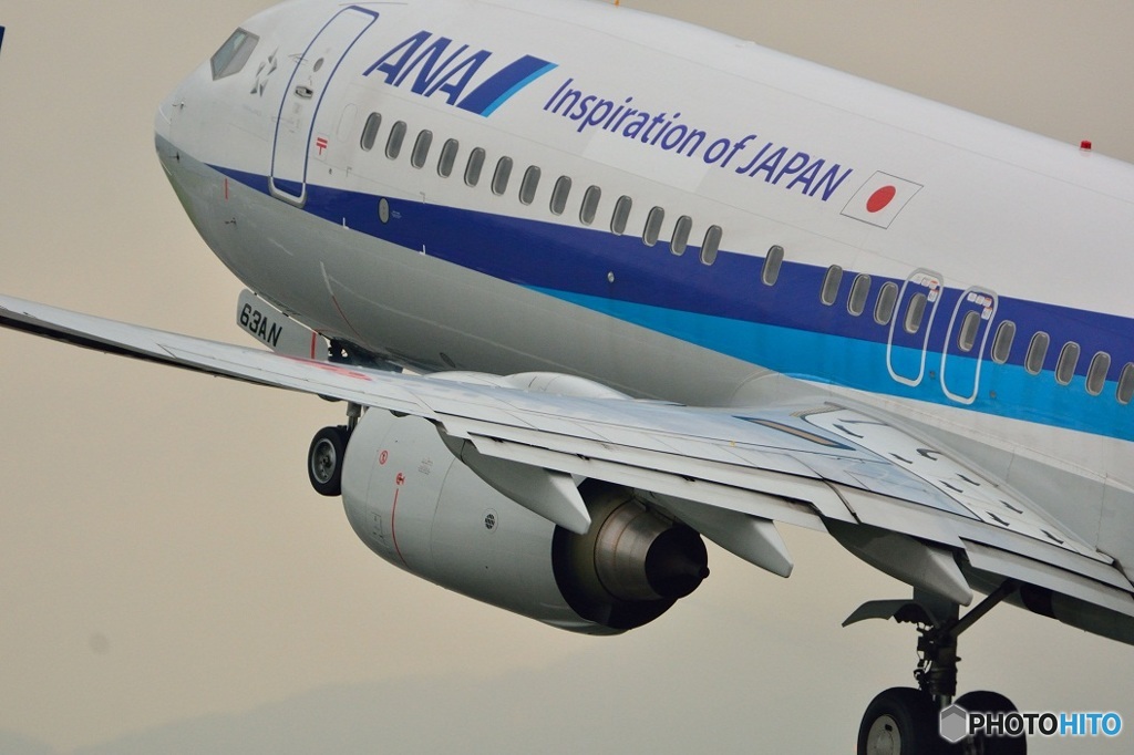 ７３７