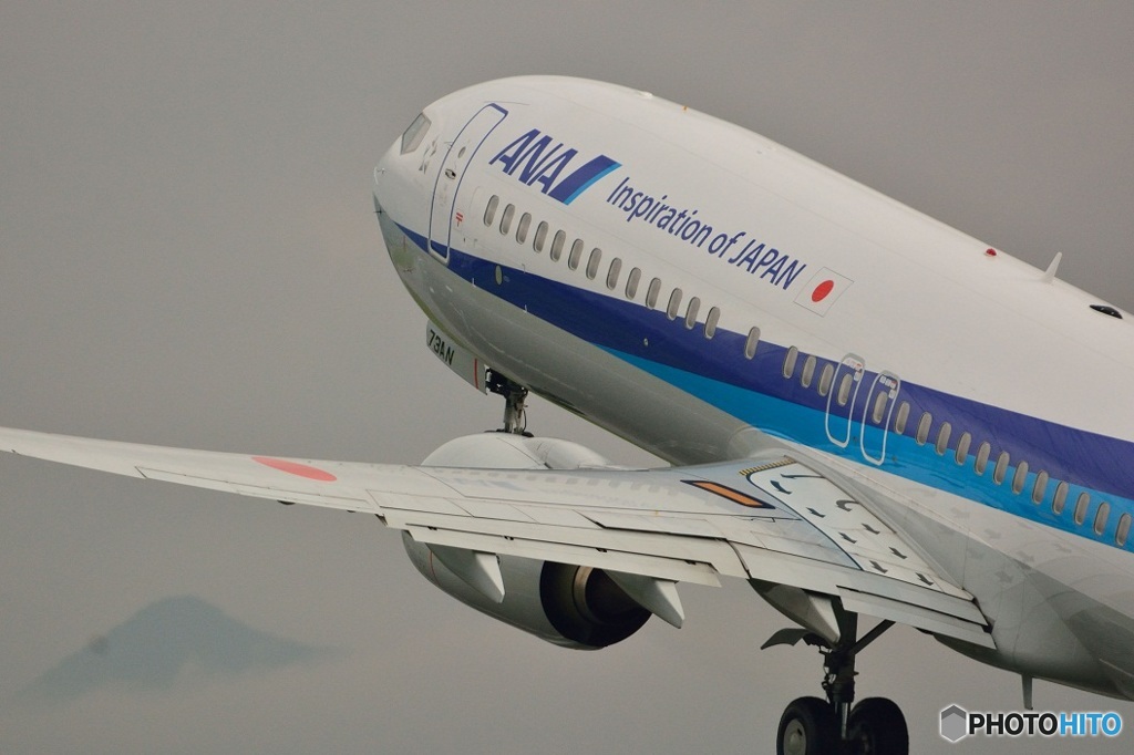 ７３７