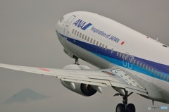 ７３７