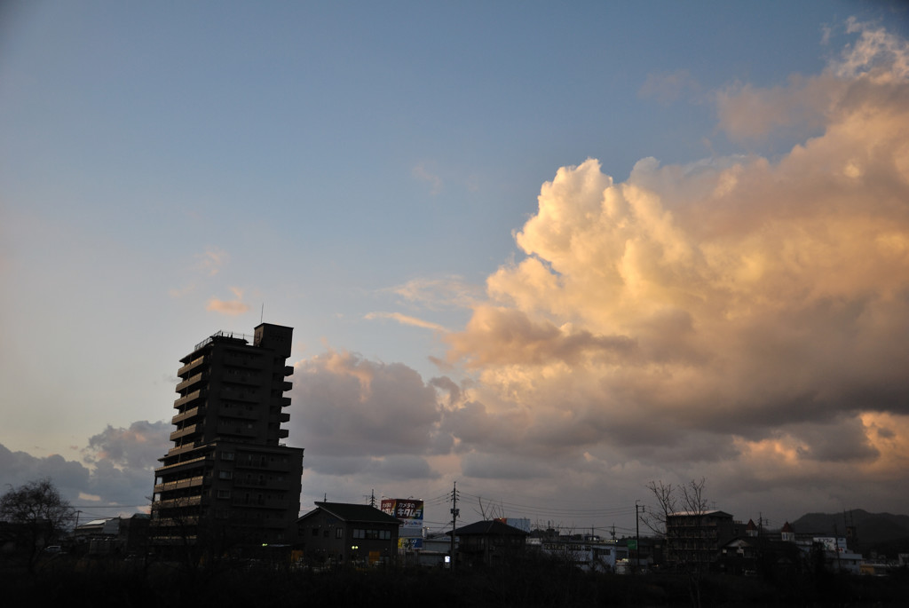 襲いかかる雲