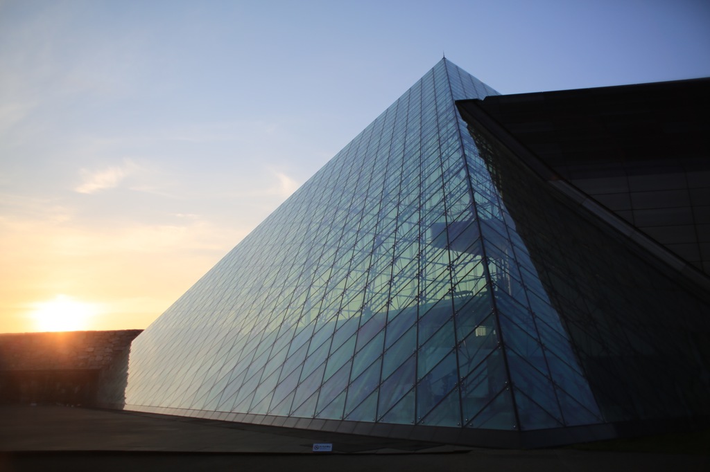モエレ沼公園　ガラスのピラミッド
