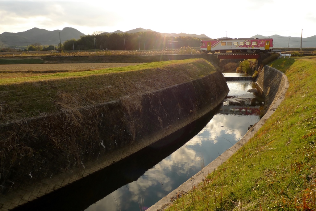 川の上の雲