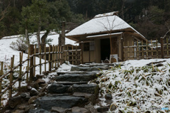 雪かぶる西山荘