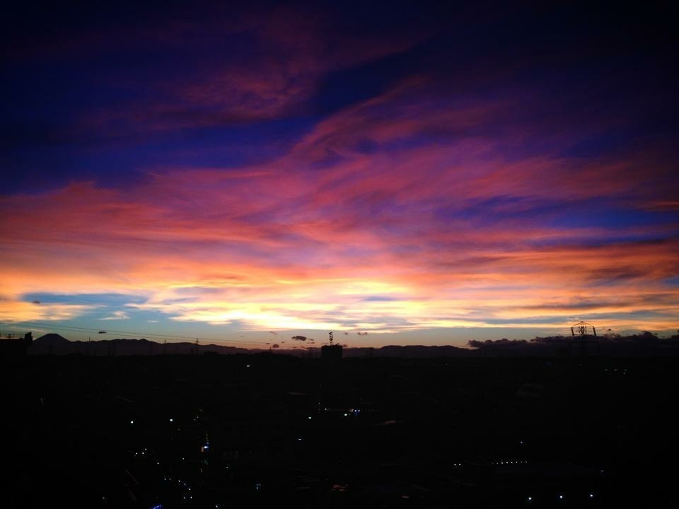 夕焼けと夜の帳との境