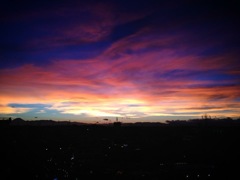 夕焼けと夜の帳との境