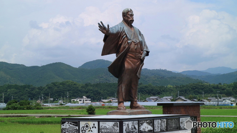 三菱創設者・岩崎弥太郎銅像