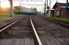 夕日に染まる電車