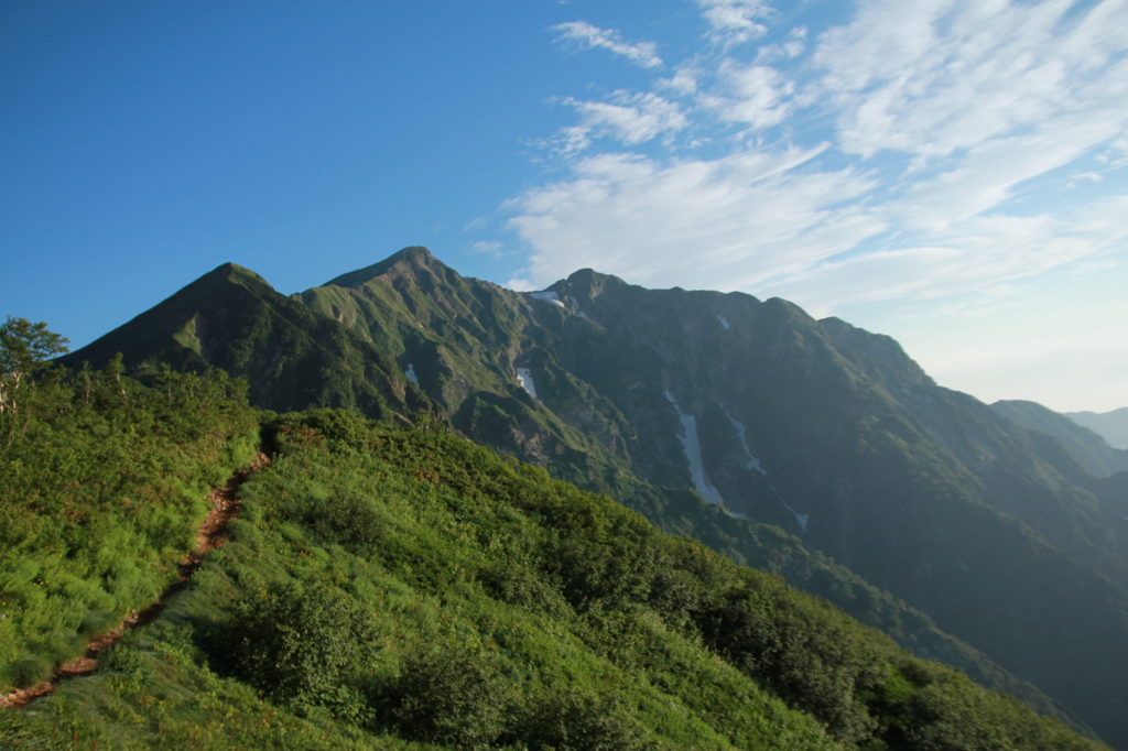 輝る山