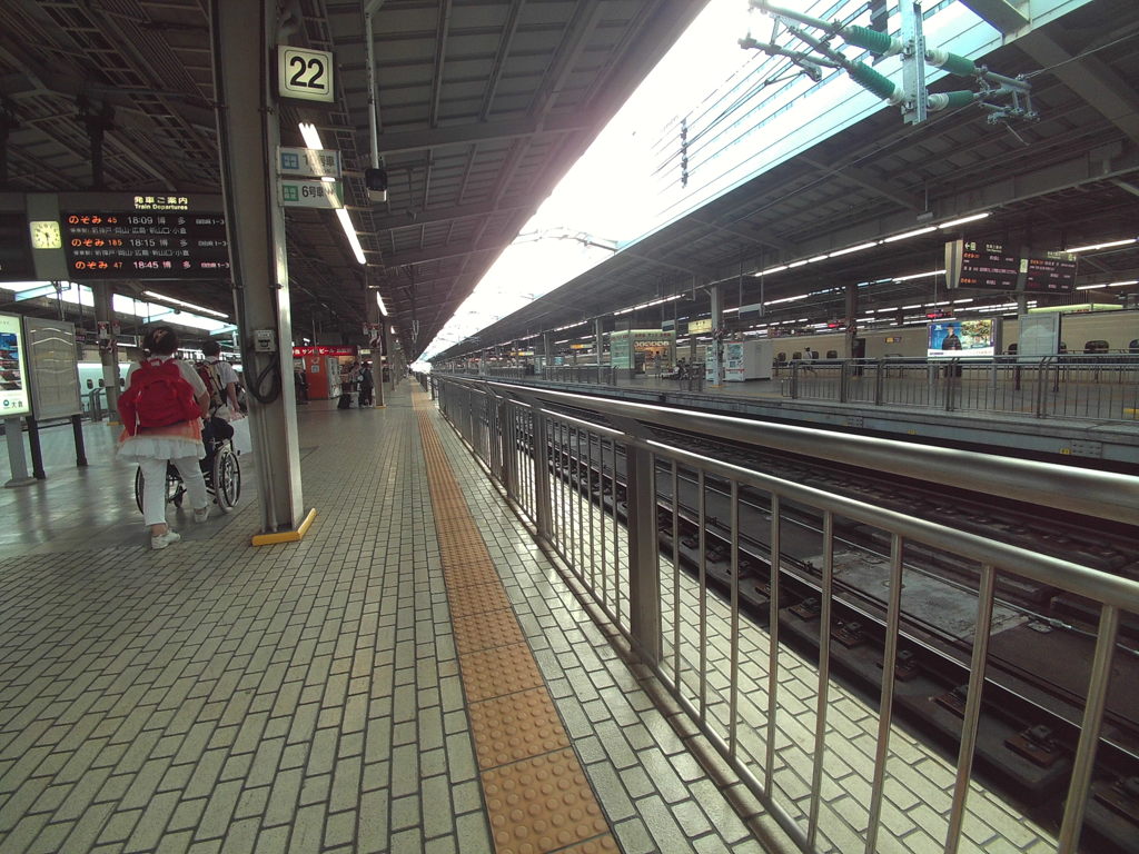 駅ホーム