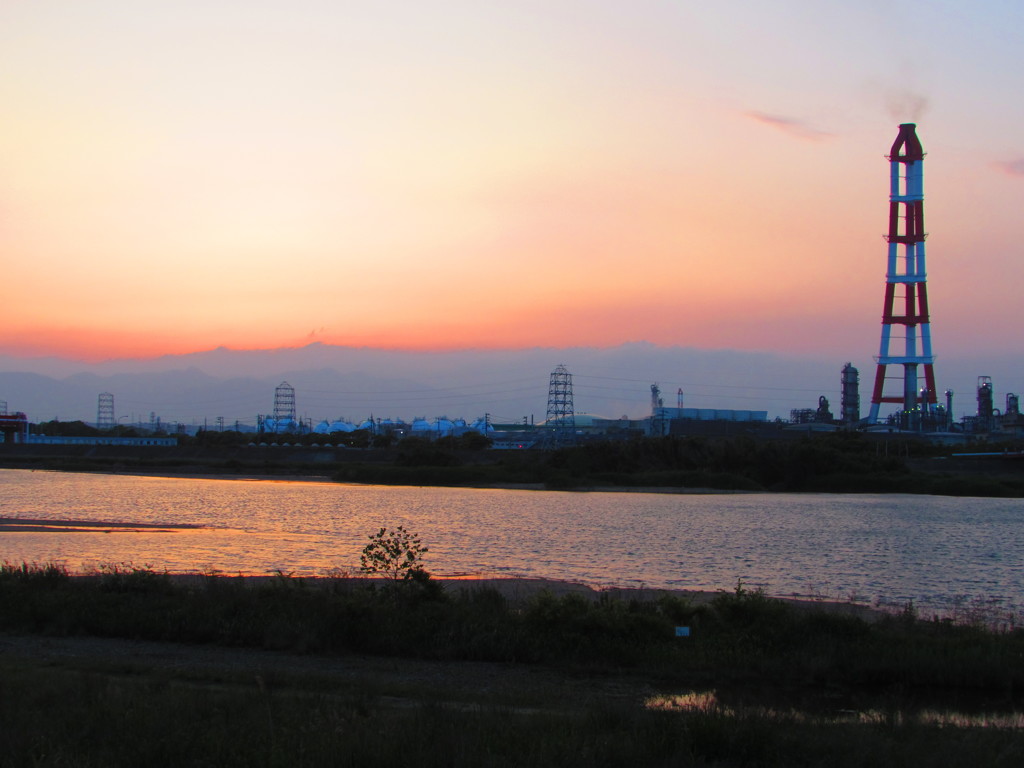 夕焼空と煙突