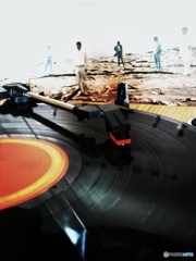 レコードに針を落とす