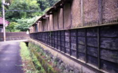 古びた塀