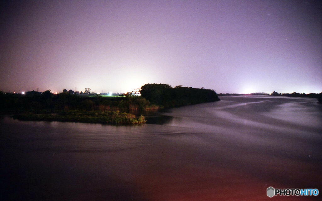 夜の川