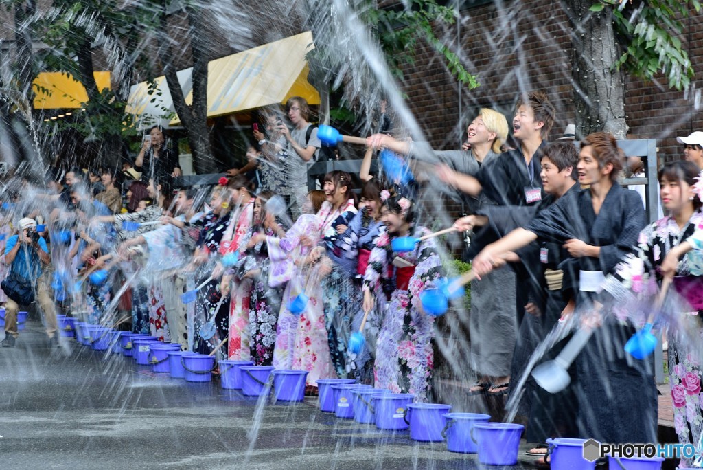 打水ニモマケズ：梅田打ち水大作戦