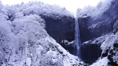 白雪の滝