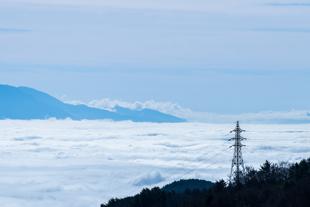 雲海と鉄塔