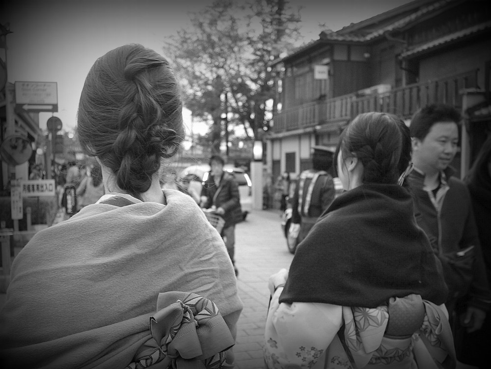 和装の女性　三