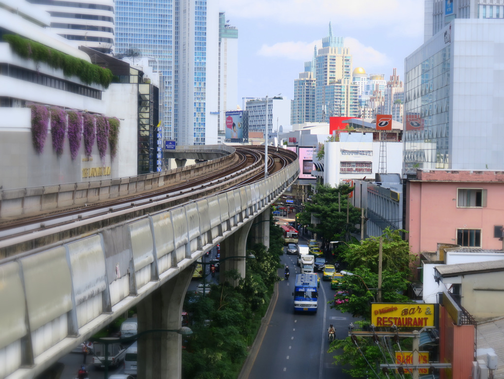 ナーナー駅