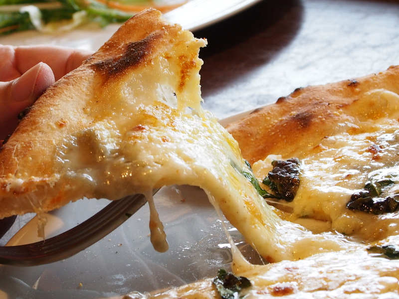 4種のチーズのピザ