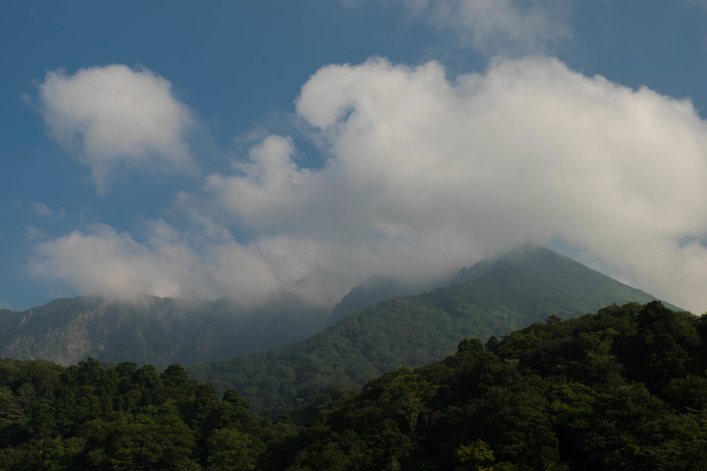 雲立つ大山