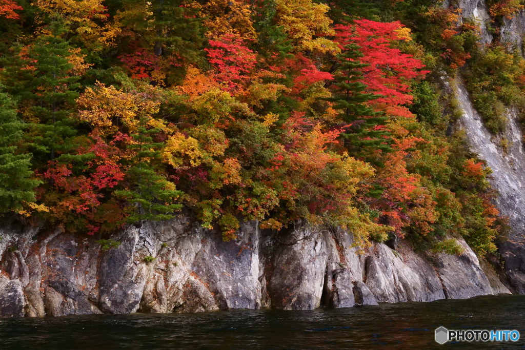 錦秋の奥只見湖　P1017330