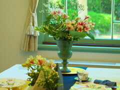 テーブルの生け花