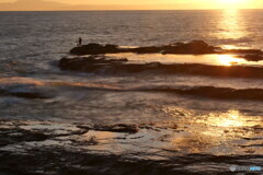 夕日の中の釣り人　P1139938
