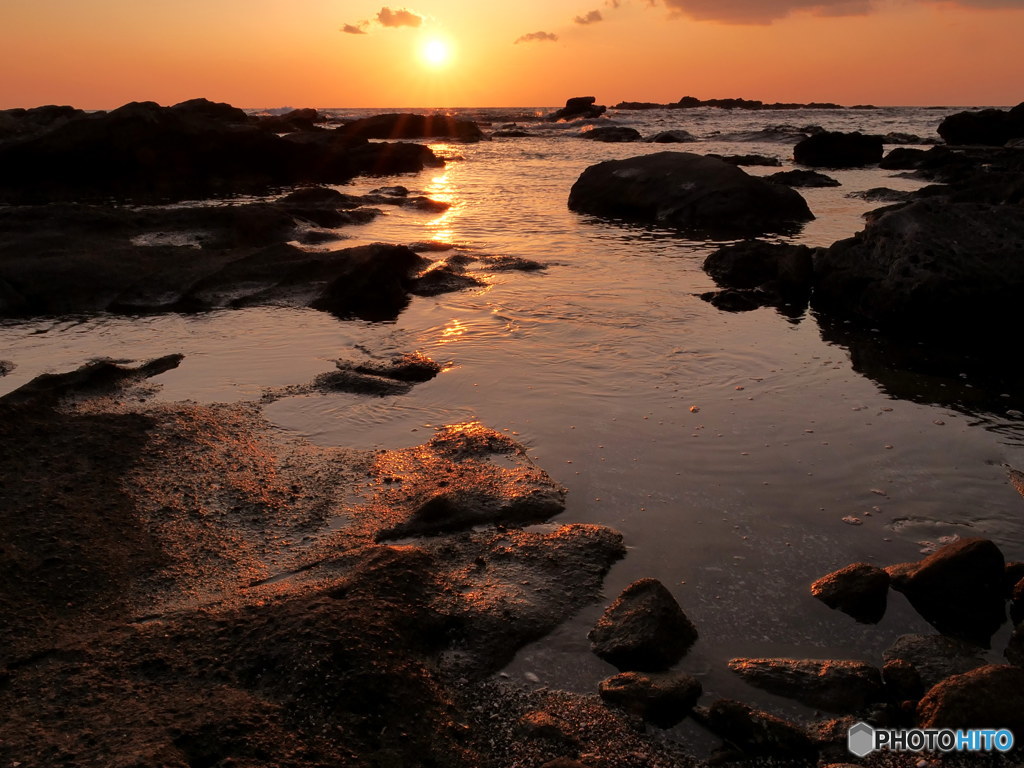 岩礁を夕日が照らす　P1031279