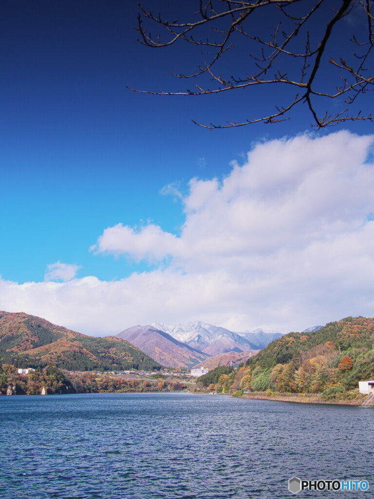 赤谷湖と三国連山