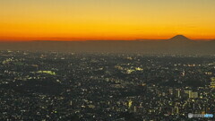 街に灯りがともり始める頃