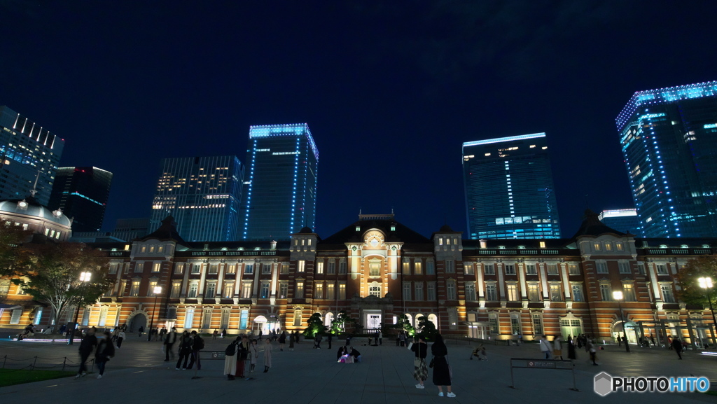 日曜日の夜の東京駅