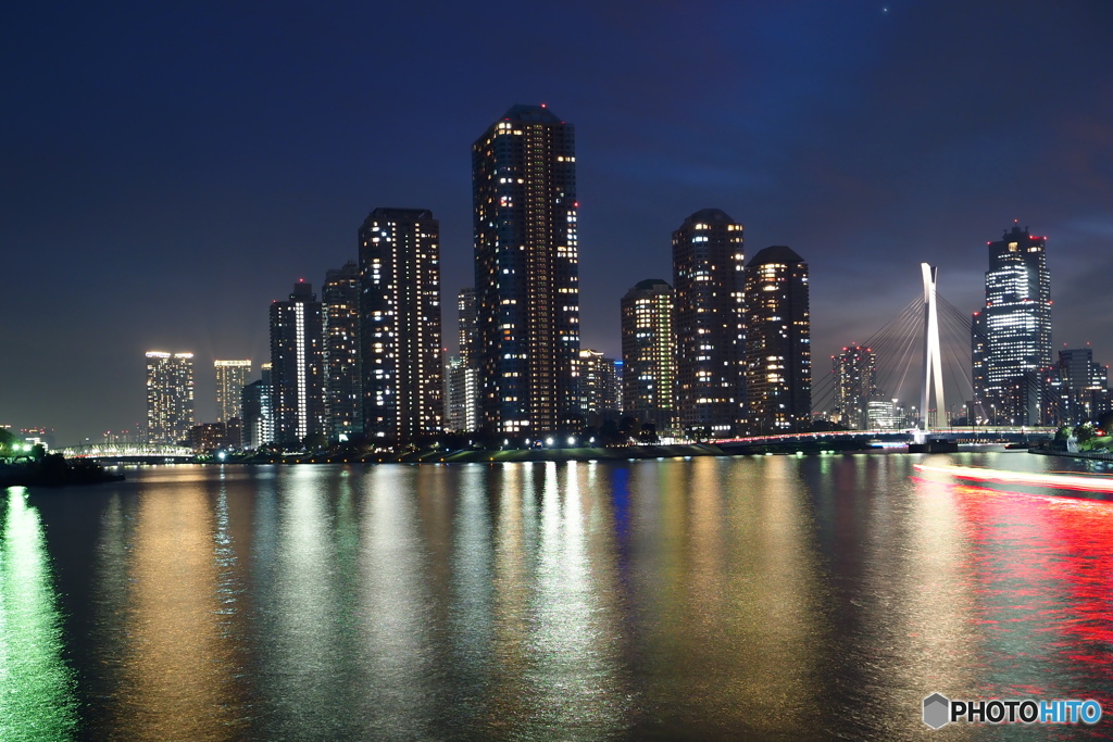 映り込む都会の明かり　PB191114