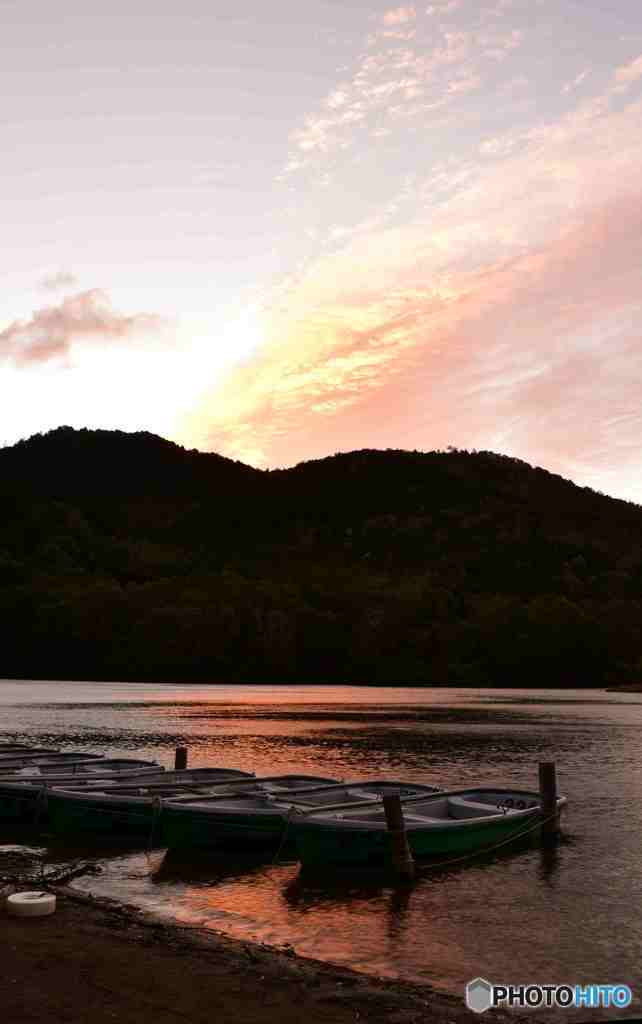 奥日光の初秋１０ー湖の夜明け