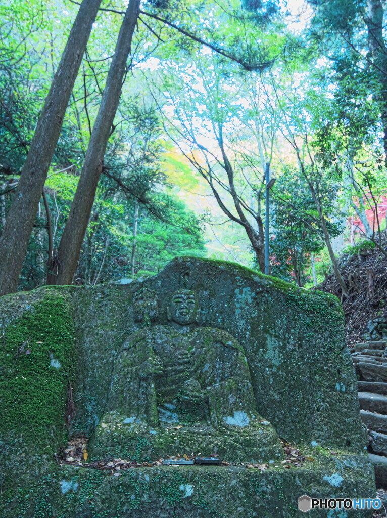 参道の爪切地蔵