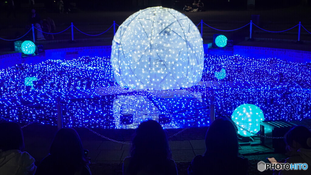 ライトアップされたオブジェ