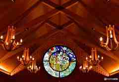 影絵のようなステンドグラス