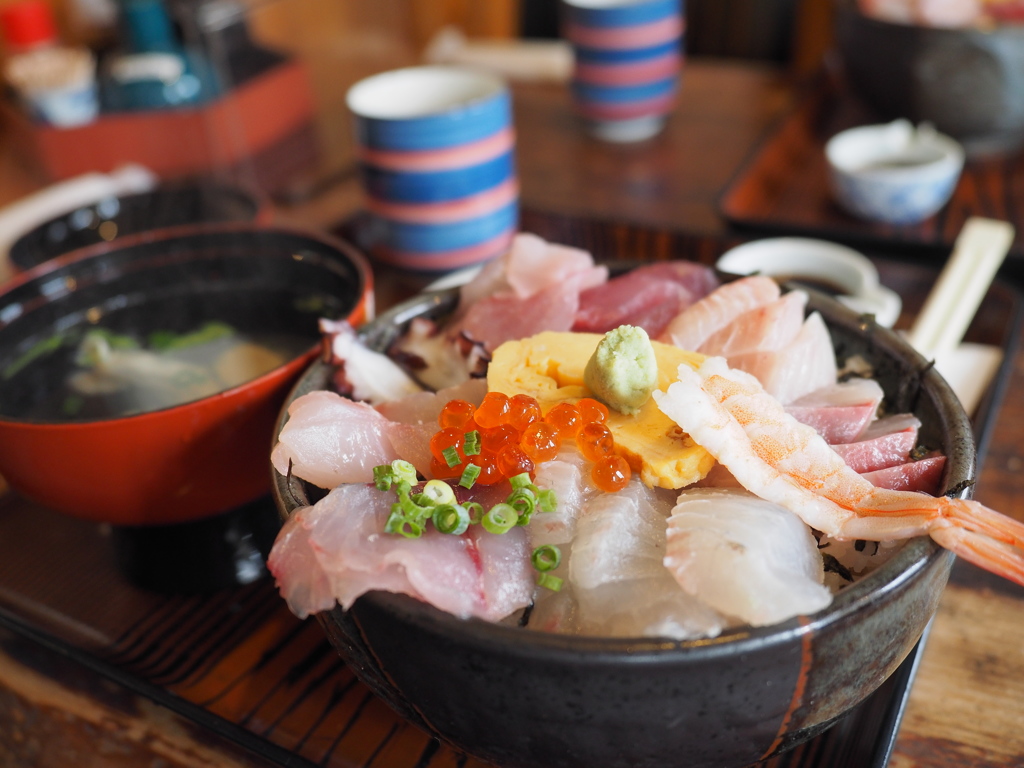 青海島　浜屋にて海鮮丼