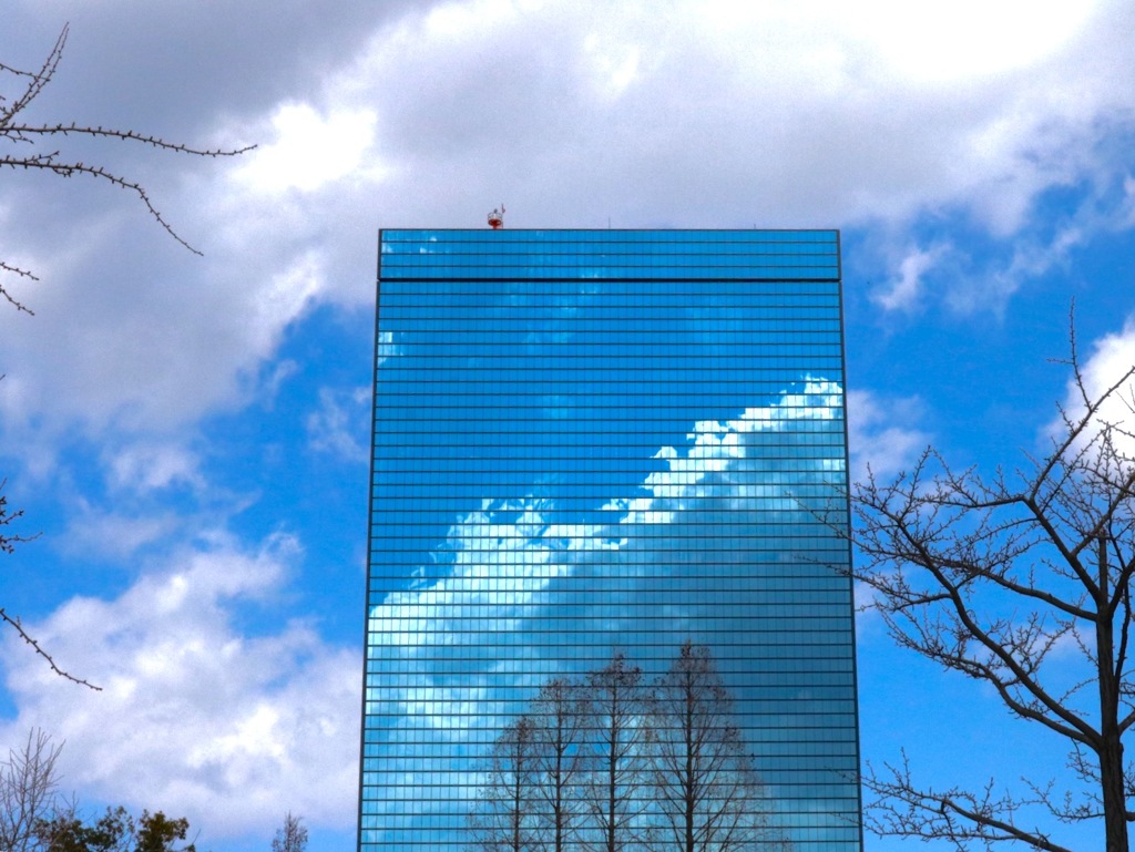 ガラスの中の空
