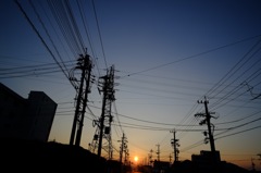 夕暮れ　空と電線　２