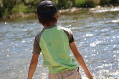 川と戯れる